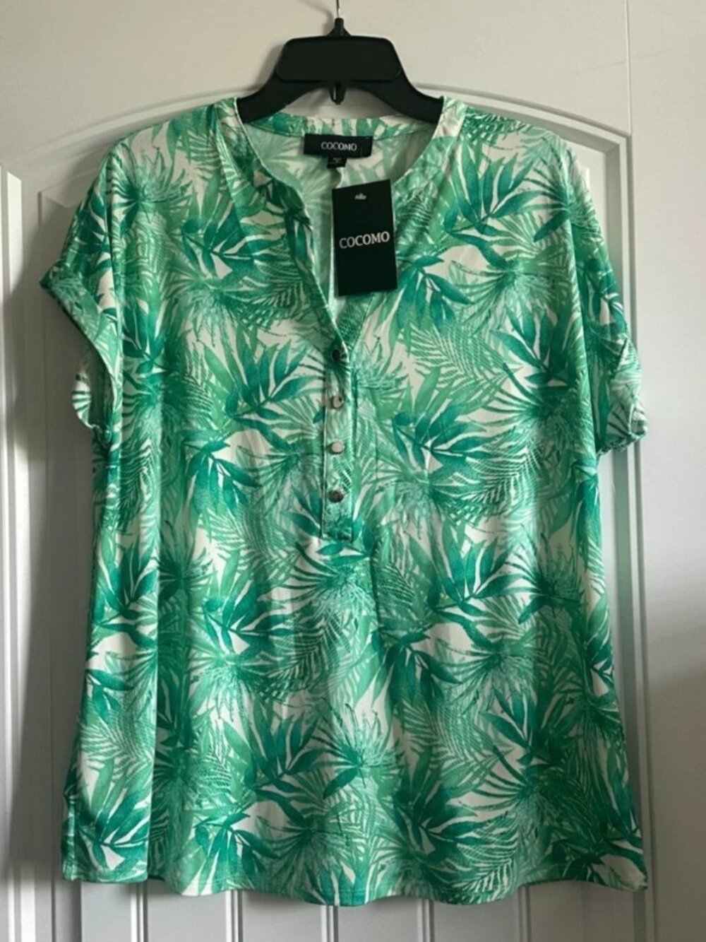 NWT Cocomo Leaf Top-L